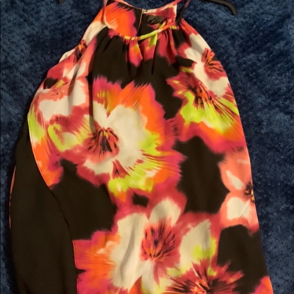 Floral tank - Picture 2 of 2